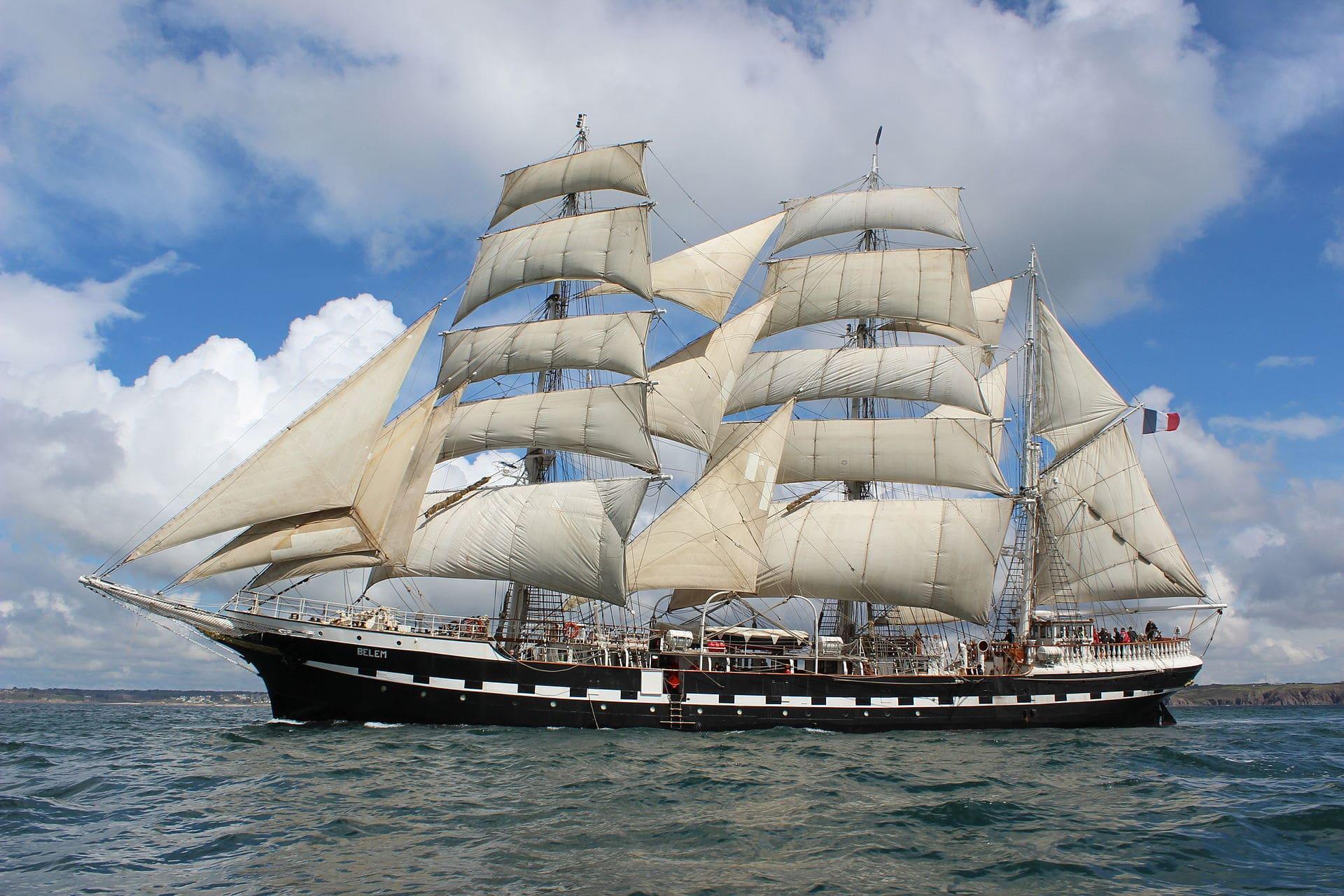 Belem au large de brest 28 04 2012 1 min